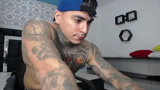 Snapshot of LoganCollins_ chatting on 12-16-25, 12:10 LoganCollins online show from 12-16-25, 12:10