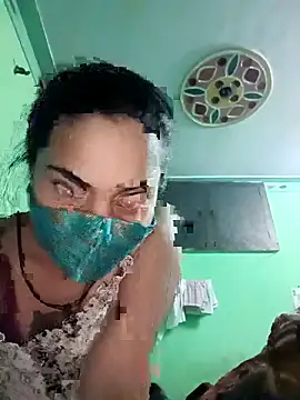 Snapshot of anzel33 chatting on 12-15-25, 04:44 anzel33 online show from 12-15-25, 04:44