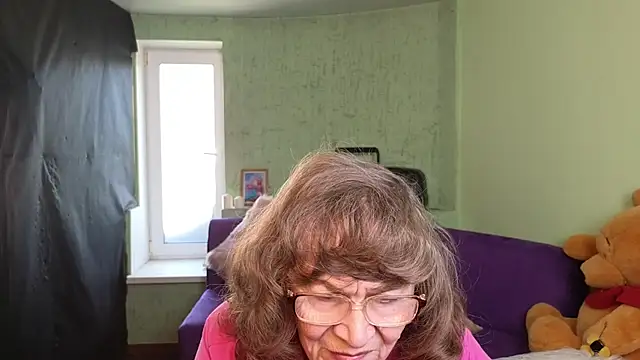 Betty Bricks online show from 05-28-26, 01:52