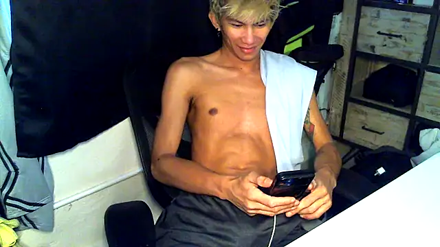 Snapshot of jhaycobXgarcia chatting on 04-04-26, 12:31 jhaycobXgarcia online show from 04-04-26, 12:31
