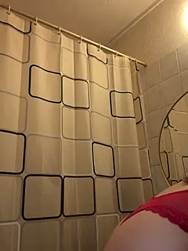 Snapshot of vinique99 chatting on 12-16-25, 03:33 vinique99 online show from 12-16-25, 03:33