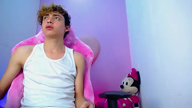 Snapshot of Franyerr_ chatting on 12-15-25, 08:46 Franyerr online show from 12-15-25, 08:46