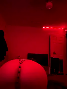 Snapshot of Paige-124 chatting on 12-18-25, 05:02 Paige-124 online show from 12-18-25, 05:02