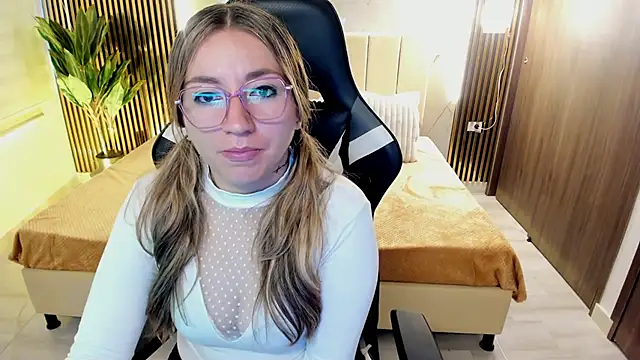 Violeta Dream  online show from 12-15-25, 02:43