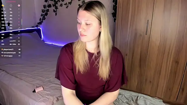 SkyeDavis online show from 04-22-26, 01:12