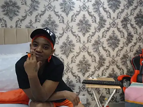 Snapshot of JANIELEE8x chatting on 12-15-25, 02:32 JANIELEE8x online show from 12-15-25, 02:32