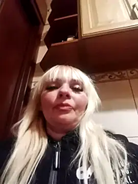 Snapshot of MirandaStar462 chatting on 12-15-25, 04:33 MirandaStar462 online show from 12-15-25, 04:33