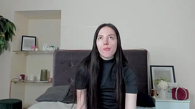 Snapshot of AdrianaCult chatting on 02-21-26, 01:01 AdrianaCult online show from 02-21-26, 01:01