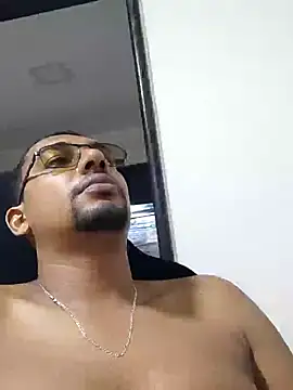 Snapshot of Reis001122 chatting on 05-11-26, 02:39 Reis001122 online show from 05-11-26, 02:39