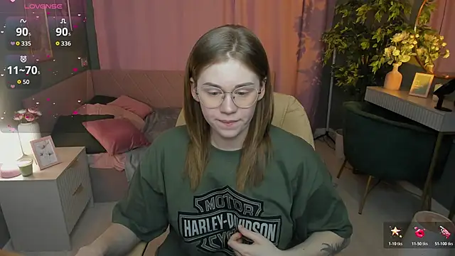 Snapshot of Alison_Doody chatting on 02-18-26, 07:37 Alison Doody online show from 02-18-26, 07:37