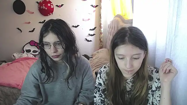 Briar y Blair online show from 03-12-26, 04:13