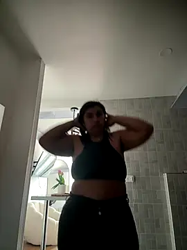 Snapshot of sophie-honey chatting on 12-17-25, 02:01 sophie-honey online show from 12-17-25, 02:01