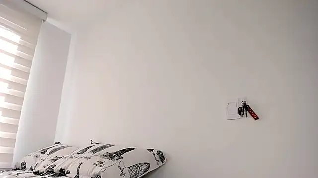 aria monroee online show from 04-24-26, 08:33