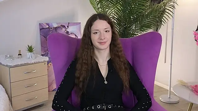 Snapshot of KarmenRasey chatting on 12-16-25, 02:44 KarmenRasey online show from 12-16-25, 02:44