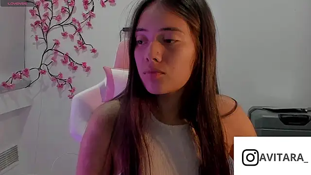 Snapshot of vanesita_ chatting on 06-17-26, 12:57 vanesita online show from 06-17-26, 12:57
