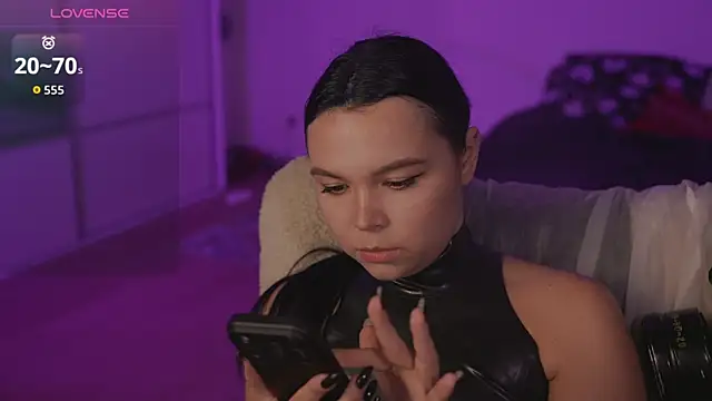 Snapshot of Dominatrix_Alice chatting on 07-03-26, 12:28 Dominatrix Alice online show from 07-03-26, 12:28
