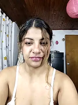 Snapshot of Zarah_Moon chatting on 12-16-25, 04:06 Zarah Moon online show from 12-16-25, 04:06