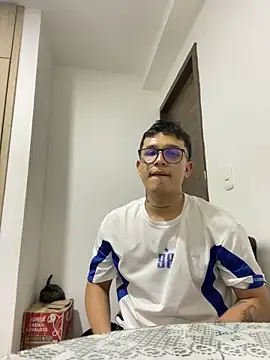 Snapshot of Andyhotsohw chatting on 12-16-25, 06:51 Andyhotsohw online show from 12-16-25, 06:51