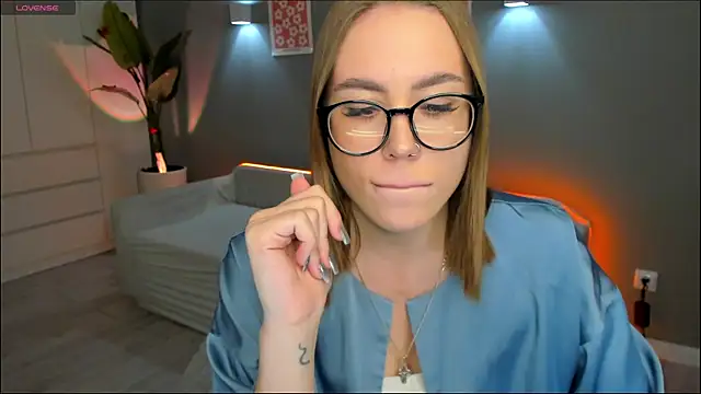 Aurelia Voss online show from 01-17-26, 08:01