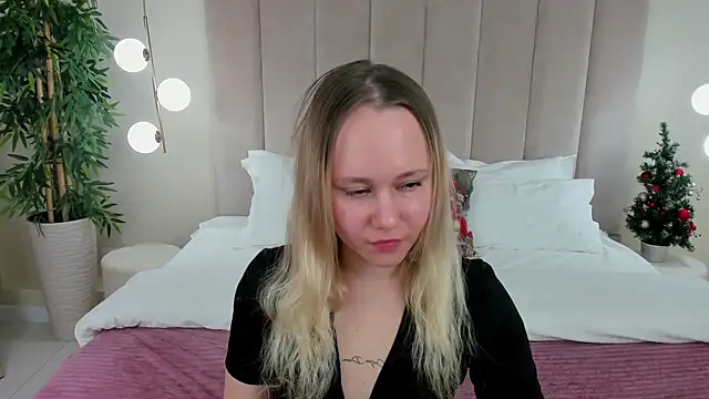 Snapshot of BellaCook chatting on 12-17-25, 06:08 BellaCook online show from 12-17-25, 06:08