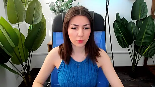 Snapshot of DiRosie chatting on 05-19-26, 04:19 DiRosie online show from 05-19-26, 04:19