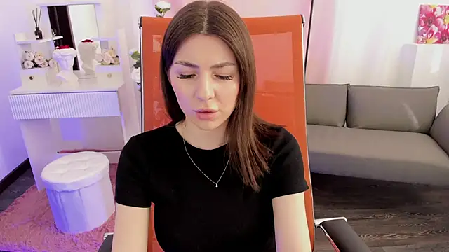 Snapshot of DiRosie chatting on 05-21-26, 04:30 DiRosie online show from 05-21-26, 04:30