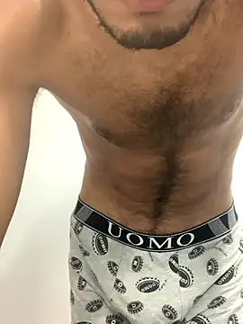 Snapshot of jeunesexy7 chatting on 12-16-25, 04:56 jeunesexy7 online show from 12-16-25, 04:56