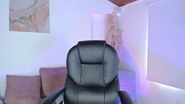 Snapshot of Amelie_Wine chatting on 02-10-26, 03:27 Amelie Wine online show from 02-10-26, 03:27