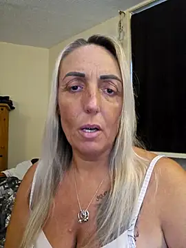 Snapshot of theblondecocklover chatting on 05-16-26, 07:23 theblondecocklover online show from 05-16-26, 07:23