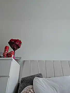 Snapshot of theblondecocklover chatting on 05-20-26, 10:54 theblondecocklover online show from 05-20-26, 10:54