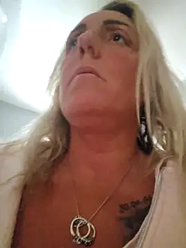 Snapshot of theblondecocklover chatting on 05-21-26, 12:45 theblondecocklover online show from 05-21-26, 12:45