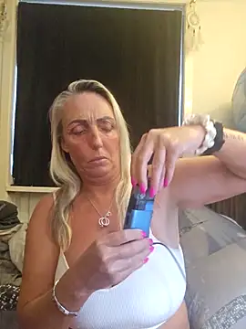 Snapshot of theblondecocklover chatting on 05-23-26, 08:02 theblondecocklover online show from 05-23-26, 08:02