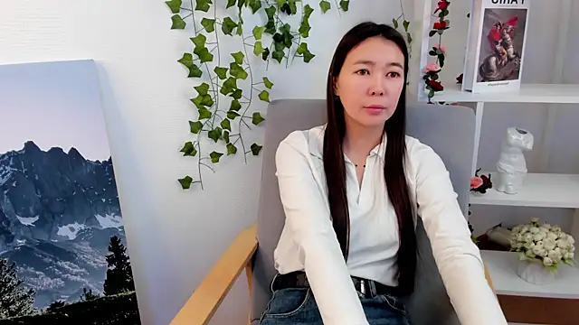 Snapshot of BettinaHuus chatting on 12-17-25, 05:46 BettinaHuus online show from 12-17-25, 05:46