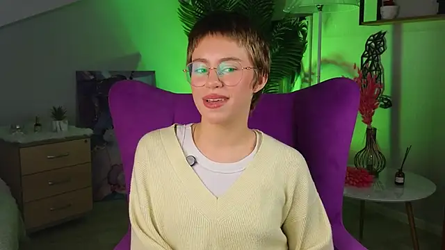 Snapshot of AidaGigantino chatting on 12-17-25, 09:04 AidaGigantino online show from 12-17-25, 09:04