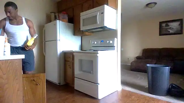 Snapshot of KingDes55 chatting on 03-09-26, 03:05 KingDes55 online show from 03-09-26, 03:05