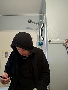 Snapshot of boolboy27 chatting on 12-17-25, 07:42 boolboy27 online show from 12-17-25, 07:42