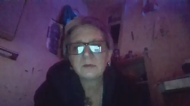 Snapshot of becky1111 chatting on 04-08-26, 06:13 becky1111 online show from 04-08-26, 06:13