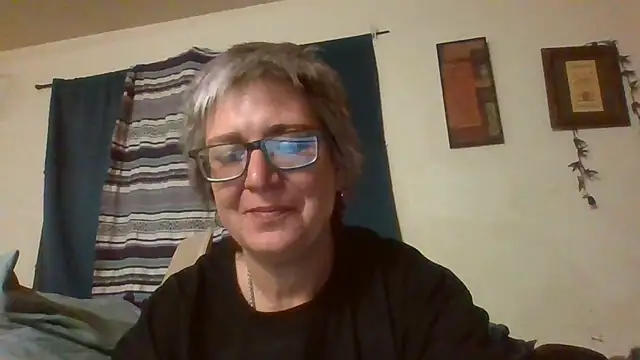 Snapshot of becky1111 chatting on 04-21-26, 02:37 becky1111 online show from 04-21-26, 02:37