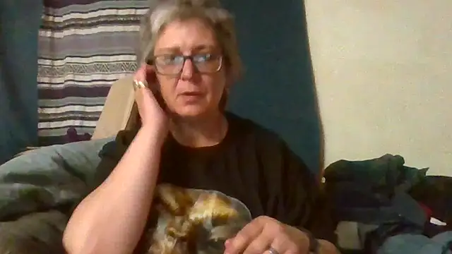 Snapshot of becky1111 chatting on 04-21-26, 02:51 becky1111 online show from 04-21-26, 02:51