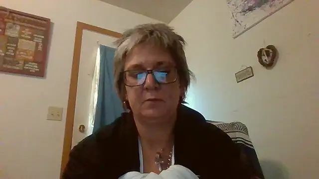 Snapshot of becky1111 chatting on 05-07-26, 05:40 becky1111 online show from 05-07-26, 05:40
