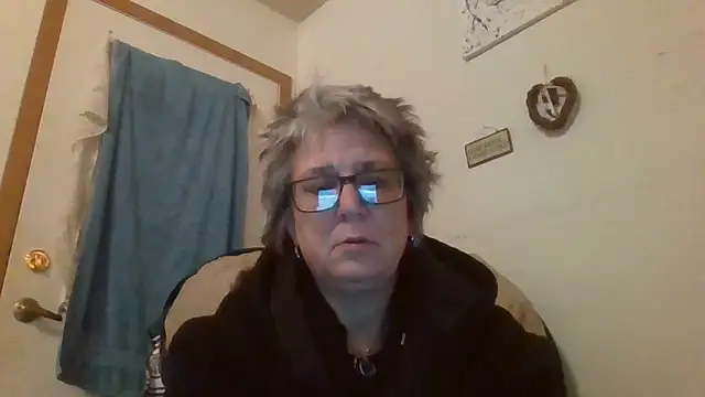 Snapshot of becky1111 chatting on 05-10-26, 09:47 becky1111 online show from 05-10-26, 09:47