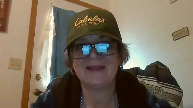 Snapshot of becky1111 chatting on 05-14-26, 03:08 becky1111 online show from 05-14-26, 03:08
