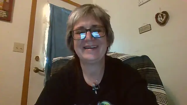Snapshot of becky1111 chatting on 05-16-26, 12:18 becky1111 online show from 05-16-26, 12:18