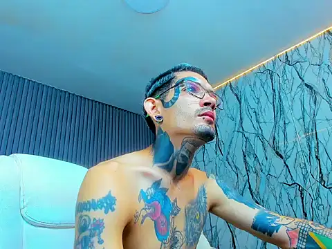 Boy tatto77 online show from 02-18-26, 04:47