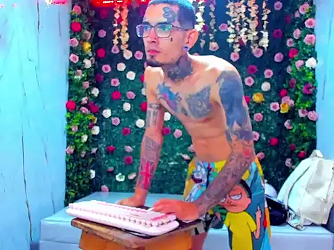 Boy tatto77 online show from 04-15-26, 01:01