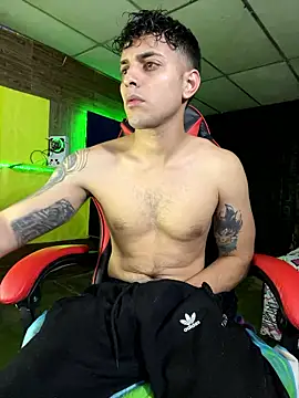 Snapshot of JustynAle2025 chatting on 01-10-26, 02:35 JustynAle2025 online show from 01-10-26, 02:35