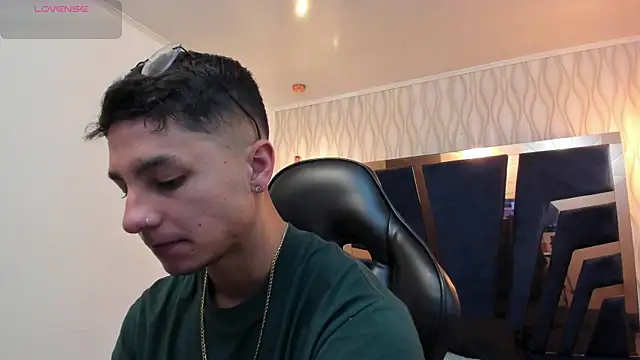 Noah Clarkk online show from 04-18-26, 02:54