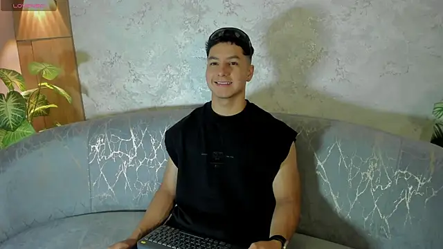 Snapshot of Noah_Clarkk chatting on 06-27-26, 04:01 Noah Clarkk online show from 06-27-26, 04:01