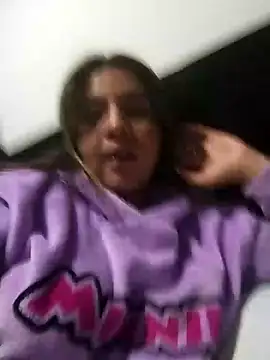 Snapshot of Samy37_ chatting on 12-18-25, 04:40 Samy37 online show from 12-18-25, 04:40