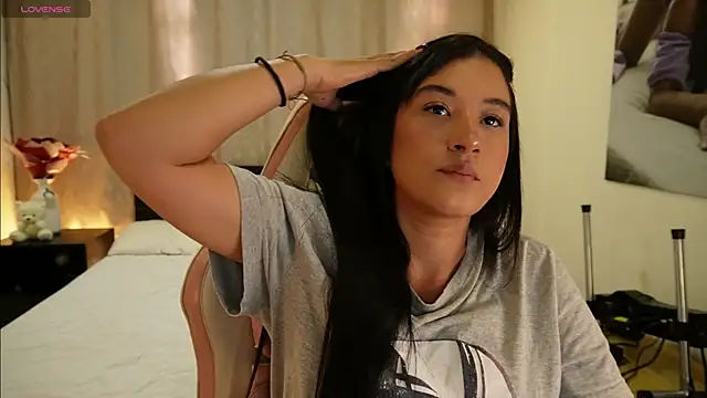 Alannadumont  online show from 04-23-26, 07:49